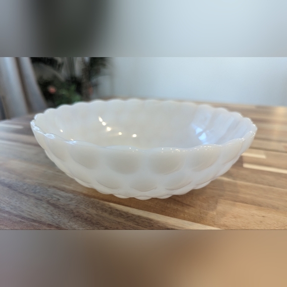 Vtg Anchor Hocking Large 8" Milk Glass Bubble Round Serving/Vegetable Bowl - Picture 2 of 4
